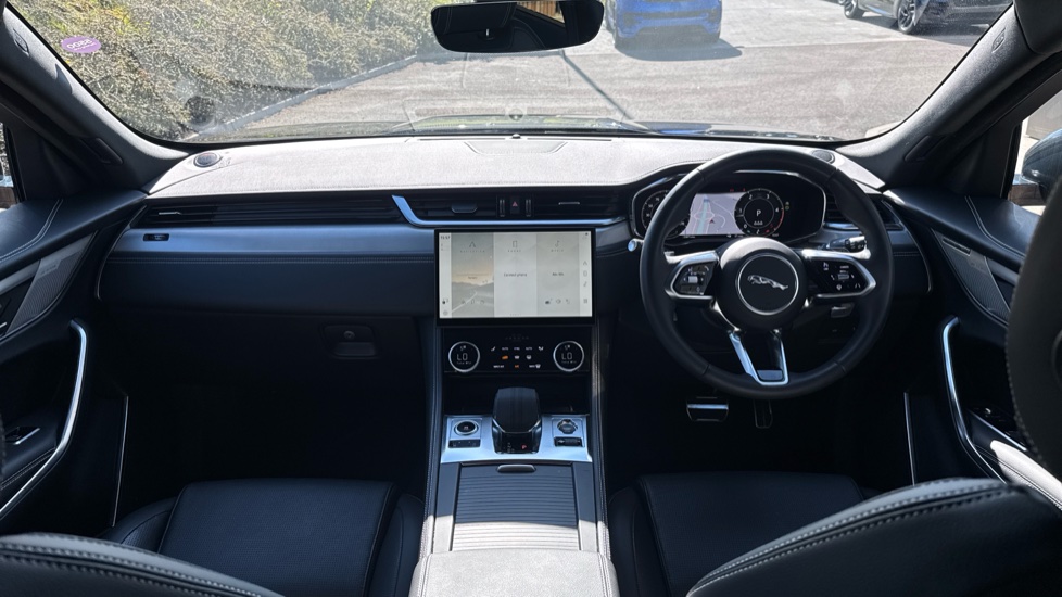 Jaguar F-Pace 2.0 D200 R-Dynamic SE Black 5dr Auto AWD Diesel Estate - Image 9