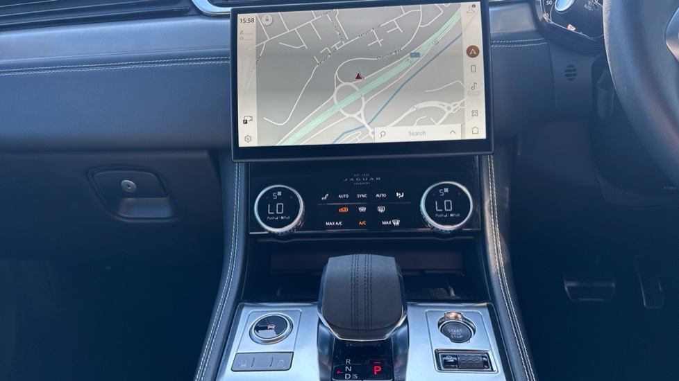 Jaguar F-Pace 2.0 D200 R-Dynamic SE Black 5dr Auto AWD Diesel Estate - Image 14