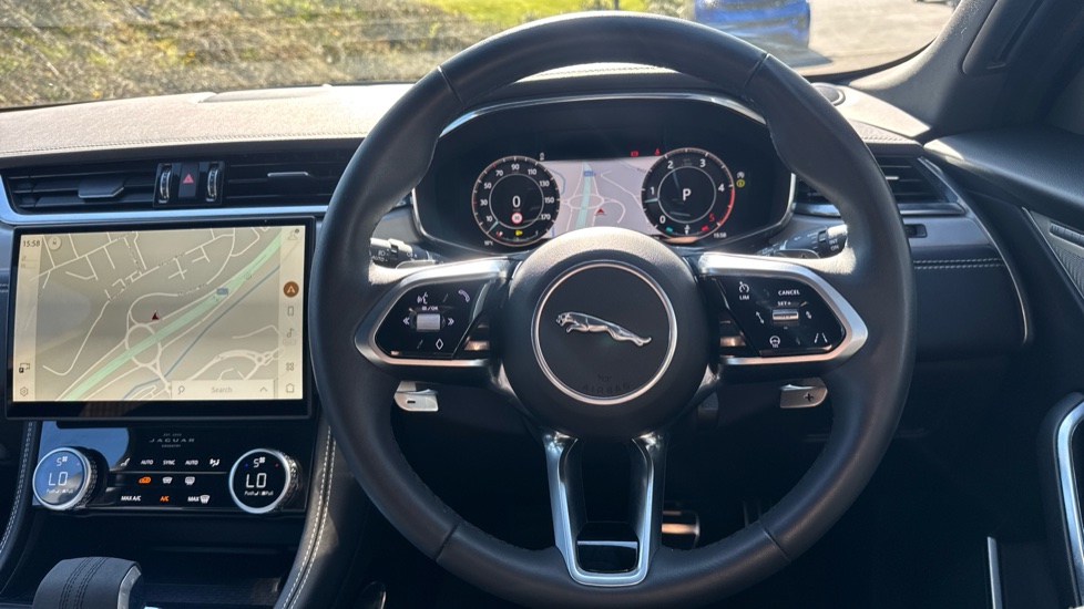 Jaguar F-Pace 2.0 D200 R-Dynamic SE Black 5dr Auto AWD Diesel Estate - Image 15