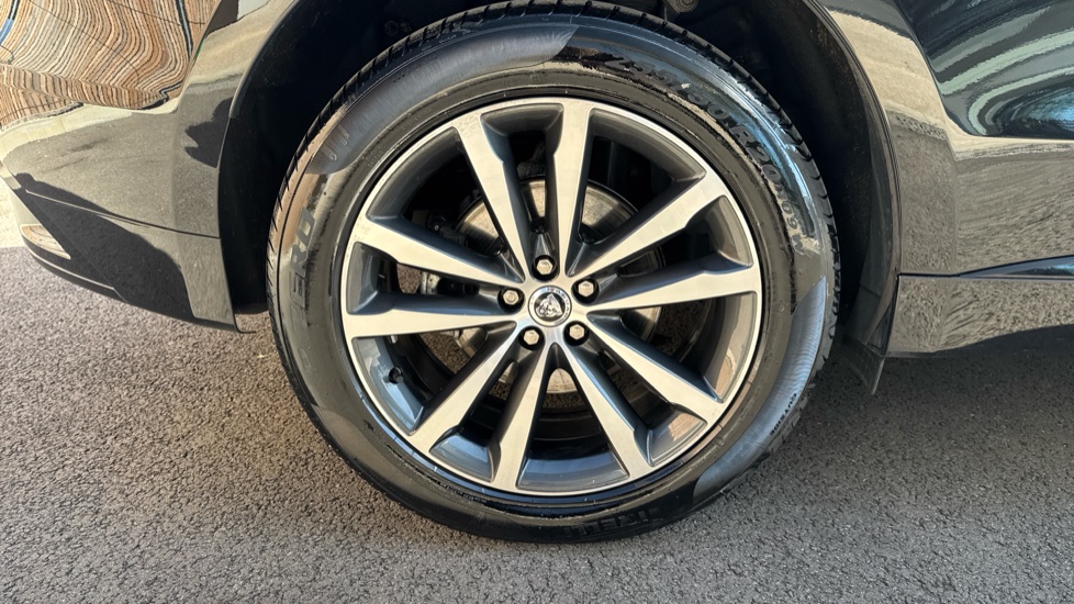 Jaguar F-Pace 2.0 D200 R-Dynamic SE Black 5dr Auto AWD Diesel Estate - Image 23