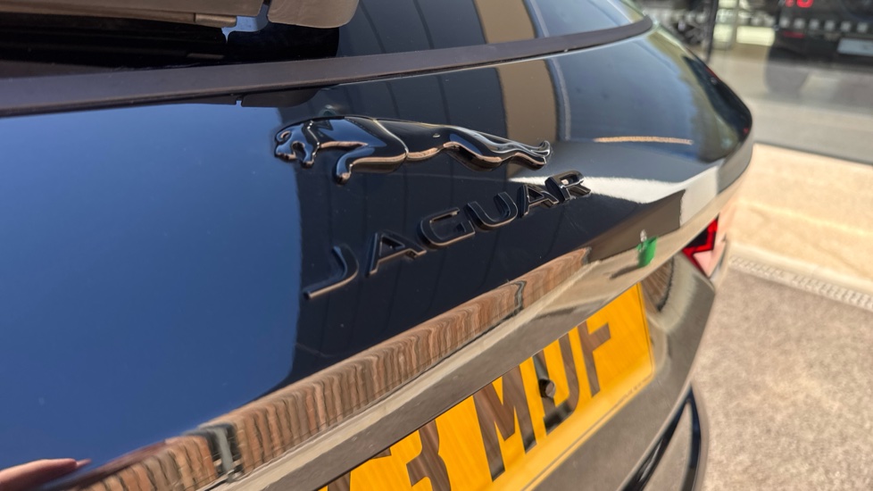 Jaguar F-Pace 2.0 D200 R-Dynamic SE Black 5dr Auto AWD Diesel Estate - Image 25