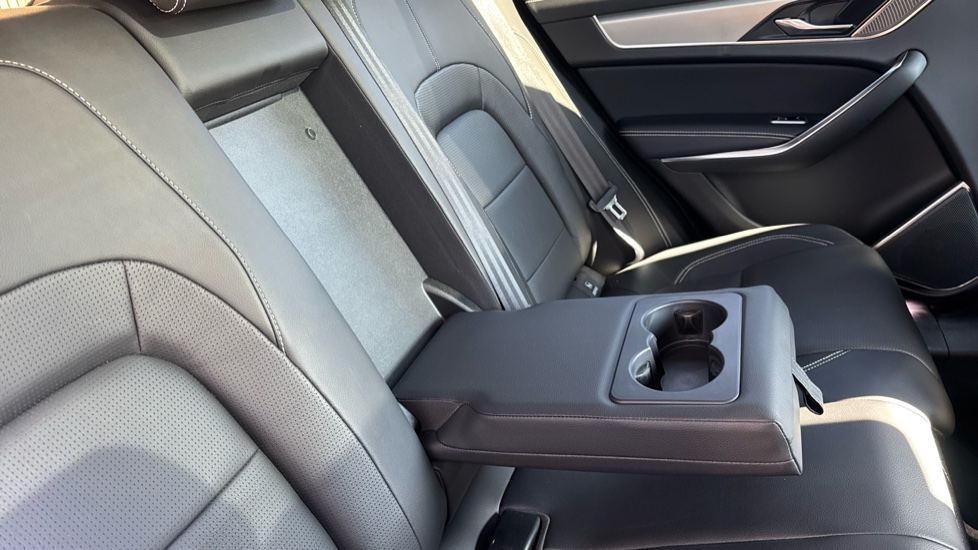 Jaguar F-Pace 2.0 D200 R-Dynamic SE Black 5dr Auto AWD Diesel Estate - Image 39