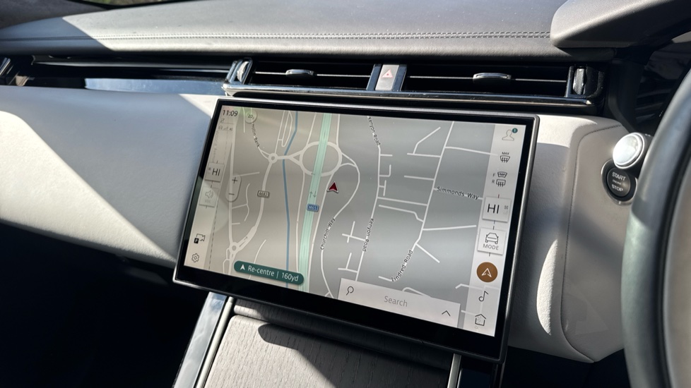 Land Rover Range Rover Velar 2.0 D200 MHEV Autobiography 5dr Auto [Revised] Diesel Estate - Image 11