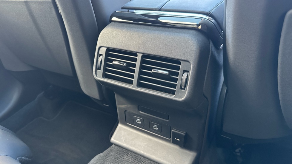Land Rover Range Rover Velar 2.0 D200 MHEV Autobiography 5dr Auto [Revised] Diesel Estate - Image 18