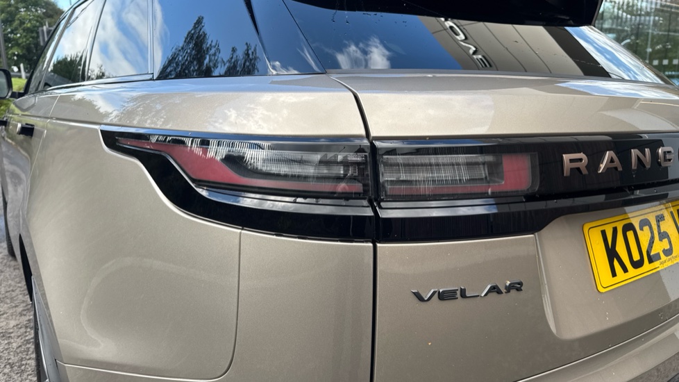 Land Rover Range Rover Velar 2.0 D200 MHEV Autobiography 5dr Auto [Revised] Diesel Estate - Image 19