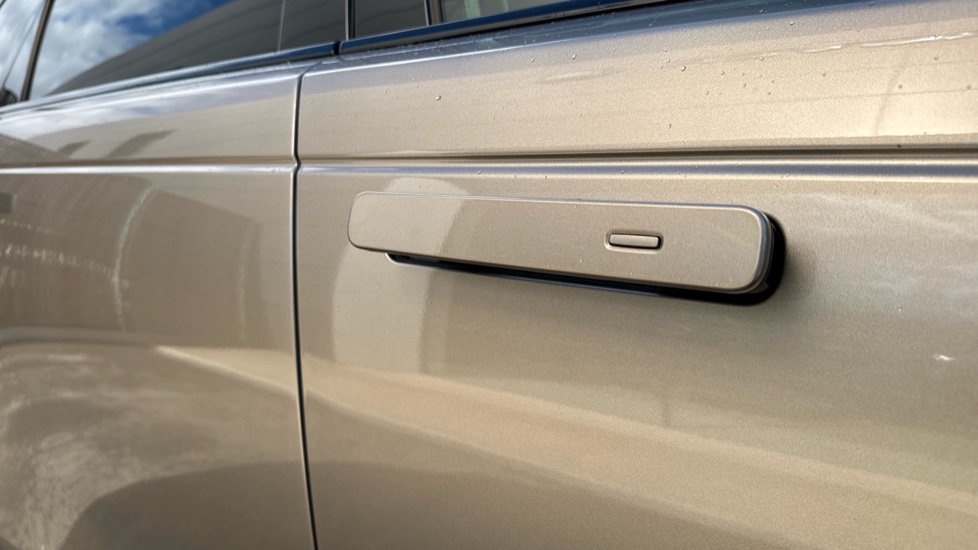 Land Rover Range Rover Velar 2.0 D200 MHEV Autobiography 5dr Auto [Revised] Diesel Estate - Image 21