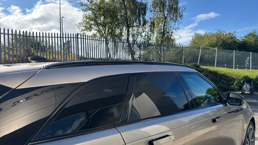 Land Rover Range Rover Velar 2.0 D200 MHEV Autobiography 5dr Auto [Revised] Diesel Estate - Image 23