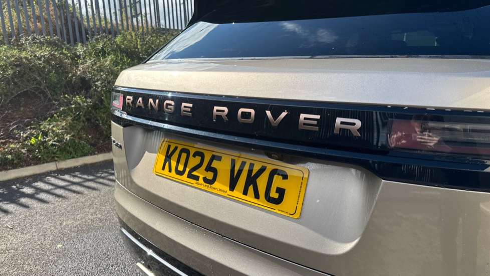 Land Rover Range Rover Velar 2.0 D200 MHEV Autobiography 5dr Auto [Revised] Diesel Estate - Image 25