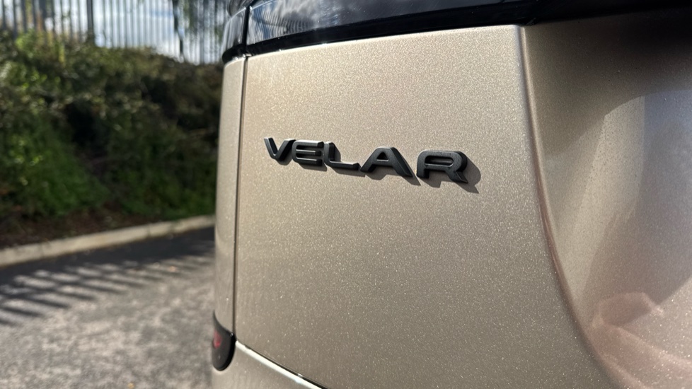 Land Rover Range Rover Velar 2.0 D200 MHEV Autobiography 5dr Auto [Revised] Diesel Estate - Image 26