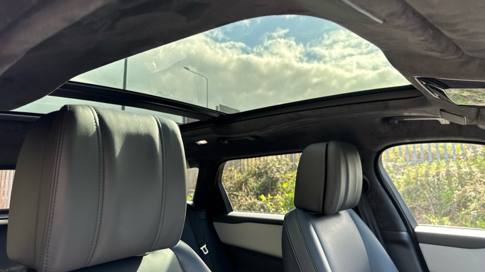 Land Rover Range Rover Velar 2.0 D200 MHEV Autobiography 5dr Auto [Revised] Diesel Estate - Image 45
