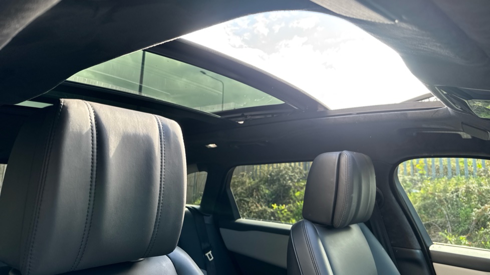 Land Rover Range Rover Velar 2.0 D200 MHEV Autobiography 5dr Auto [Revised] Diesel Estate - Image 46