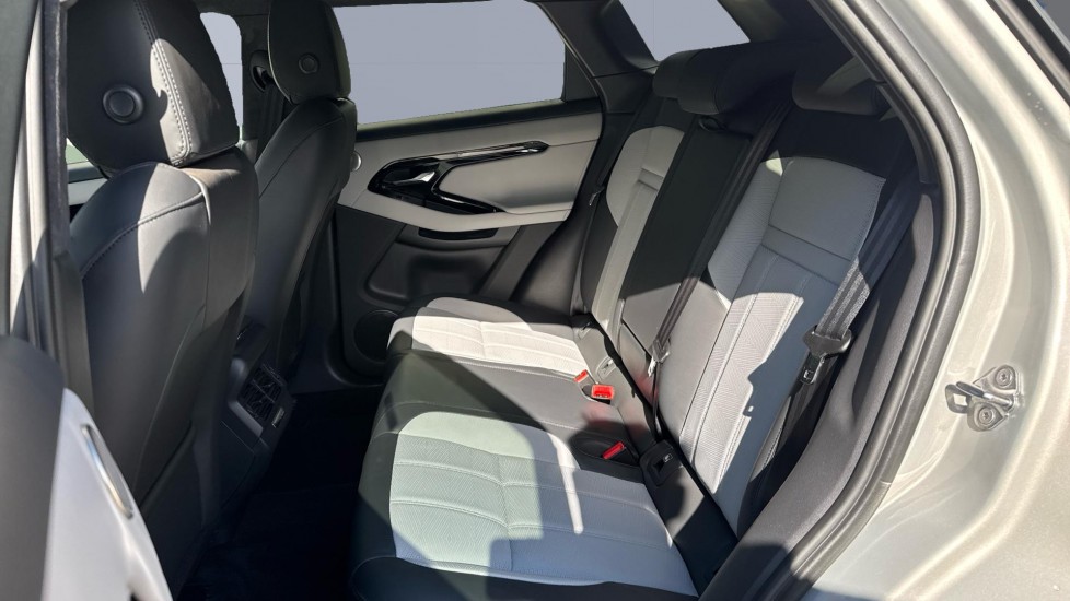 Land Rover Range Rover Evoque 2.0 D200 Autobiography 5dr Auto [Revised] Diesel Hatchback - Image 4