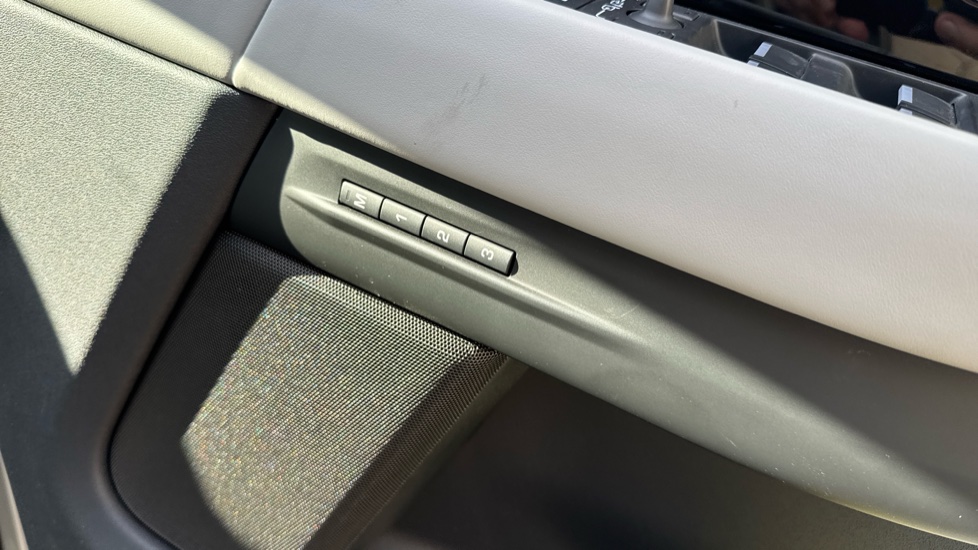 Land Rover Range Rover Evoque 2.0 D200 Autobiography 5dr Auto [Revised] Diesel Hatchback - Image 44
