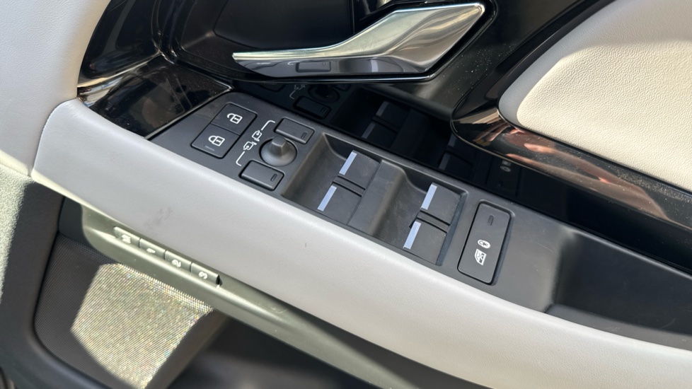 Land Rover Range Rover Evoque 2.0 D200 Autobiography 5dr Auto [Revised] Diesel Hatchback - Image 45