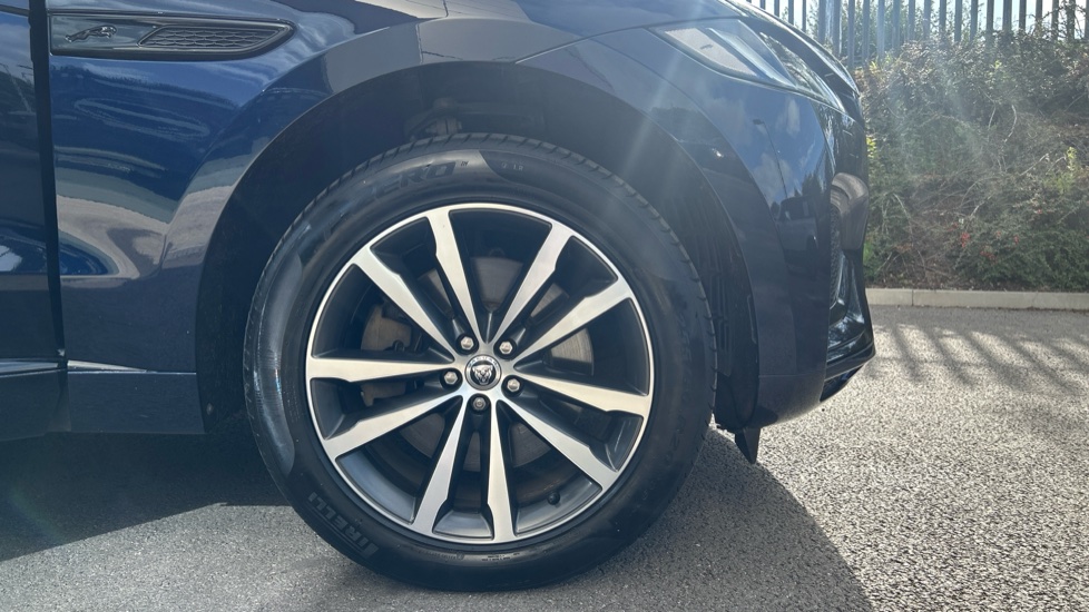 Jaguar F-Pace 2.0 P400e R-Dynamic SE Black 5dr Auto AWD Estate - Image 8