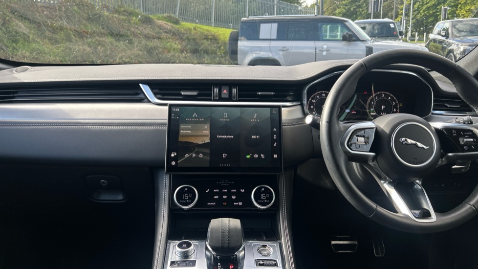 Jaguar F-Pace 2.0 P400e R-Dynamic SE Black 5dr Auto AWD Estate - Image 14
