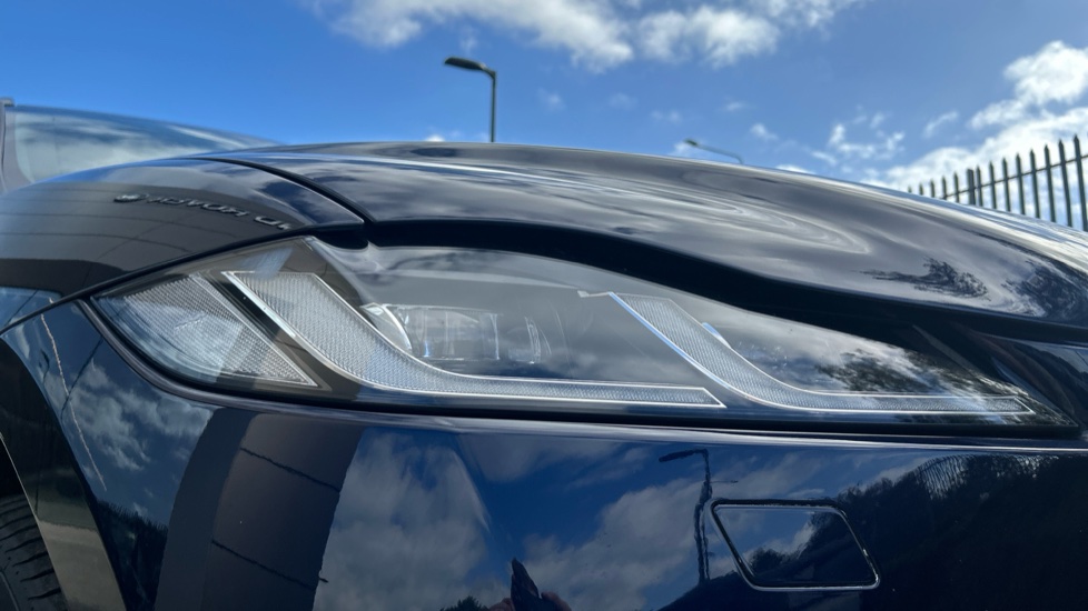 Jaguar F-Pace 2.0 P400e R-Dynamic SE Black 5dr Auto AWD Estate - Image 17