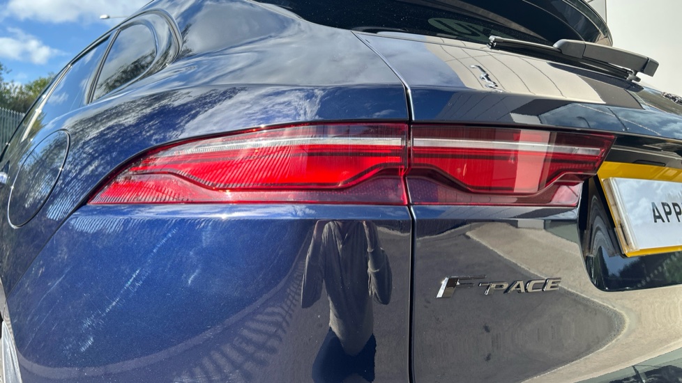 Jaguar F-Pace 2.0 P400e R-Dynamic SE Black 5dr Auto AWD Estate - Image 19