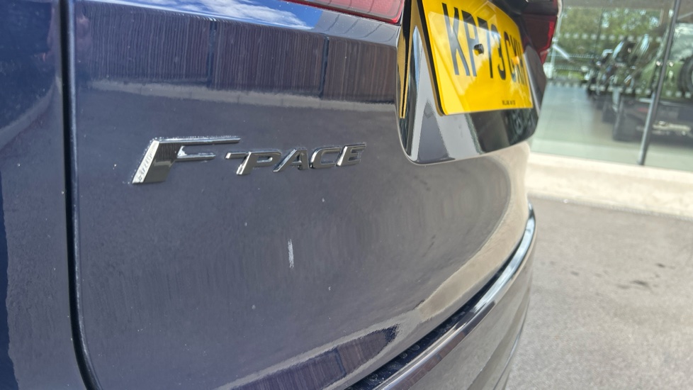 Jaguar F-Pace 2.0 P400e R-Dynamic SE Black 5dr Auto AWD Estate - Image 24
