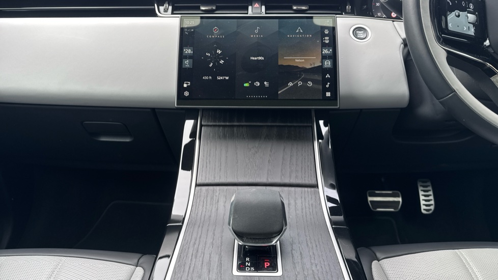 Land Rover Range Rover Evoque 2.0 D200 Autobiography 5dr Auto [Revised] Diesel Hatchback - Image 14