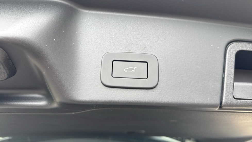 Land Rover Range Rover Evoque 2.0 D200 Autobiography 5dr Auto [Revised] Diesel Hatchback - Image 28