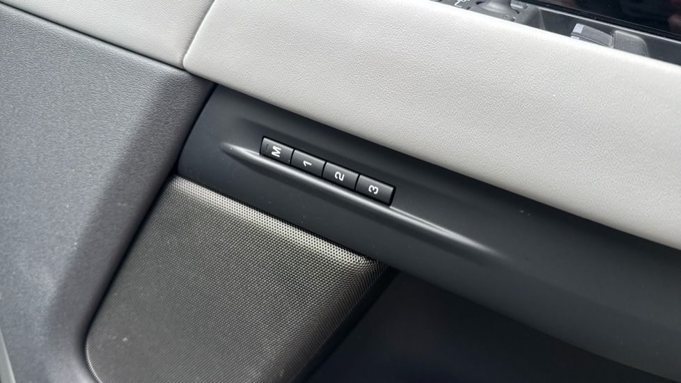 Land Rover Range Rover Evoque 2.0 D200 Autobiography 5dr Auto [Revised] Diesel Hatchback - Image 46