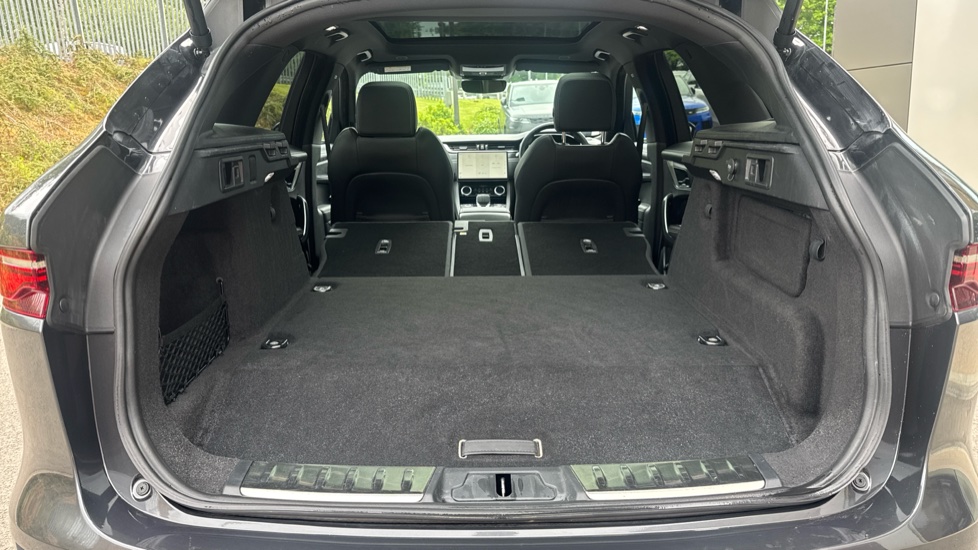 Jaguar F-Pace 2.0 P400e R-Dynamic HSE 5dr Auto AWD Estate - Image 10