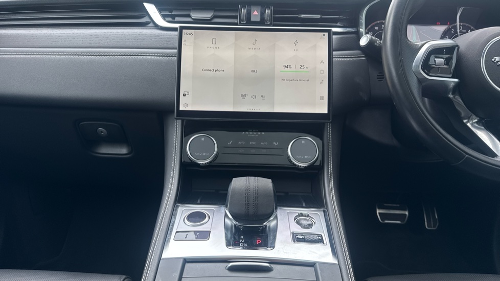Jaguar F-Pace 2.0 P400e R-Dynamic HSE 5dr Auto AWD Estate - Image 14