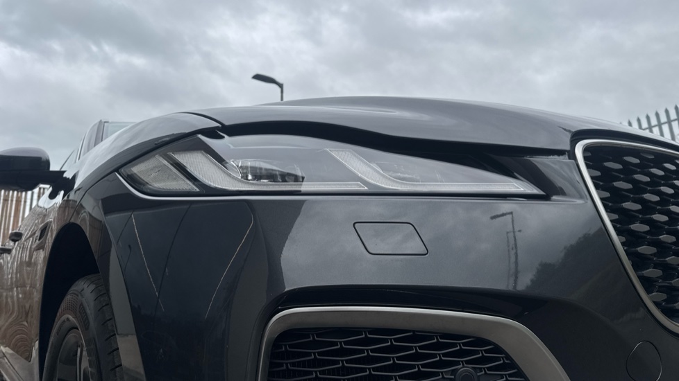 Jaguar F-Pace 2.0 P400e R-Dynamic HSE 5dr Auto AWD Estate - Image 17