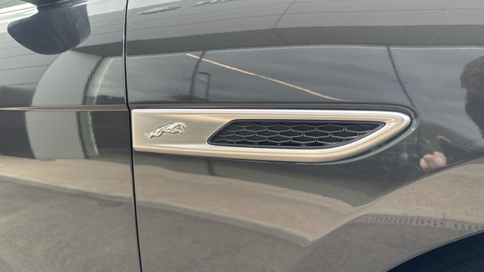 Jaguar F-Pace 2.0 P400e R-Dynamic HSE 5dr Auto AWD Estate - Image 20