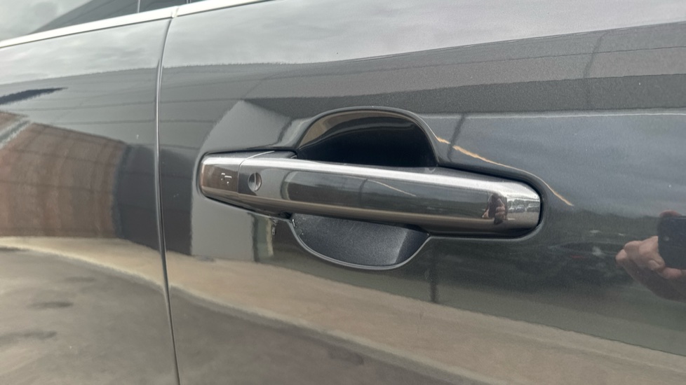 Jaguar F-Pace 2.0 P400e R-Dynamic HSE 5dr Auto AWD Estate - Image 21