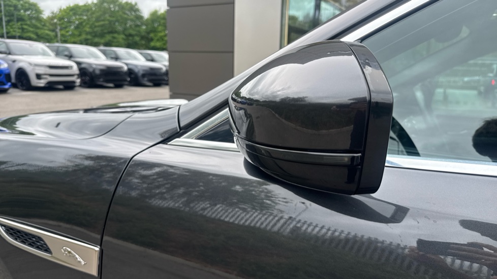 Jaguar F-Pace 2.0 P400e R-Dynamic HSE 5dr Auto AWD Estate - Image 33