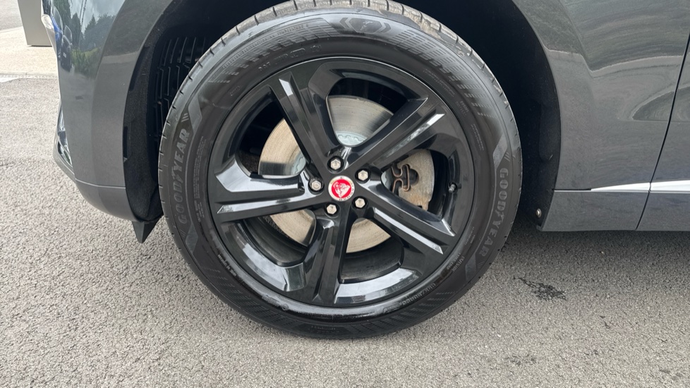 Jaguar F-Pace 2.0 P400e R-Dynamic HSE 5dr Auto AWD Estate - Image 34