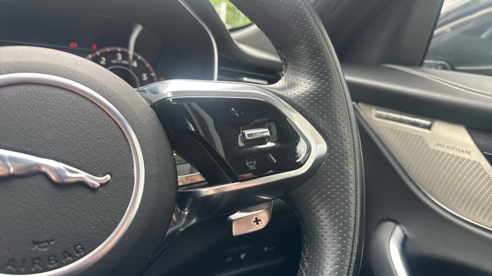 Jaguar F-Pace 2.0 P400e R-Dynamic HSE 5dr Auto AWD Estate - Image 46