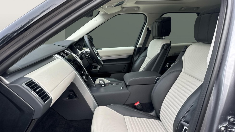 Land Rover Discovery 3.0 D350 Dynamic HSE 5dr Auto Diesel Station Wagon - Image 3