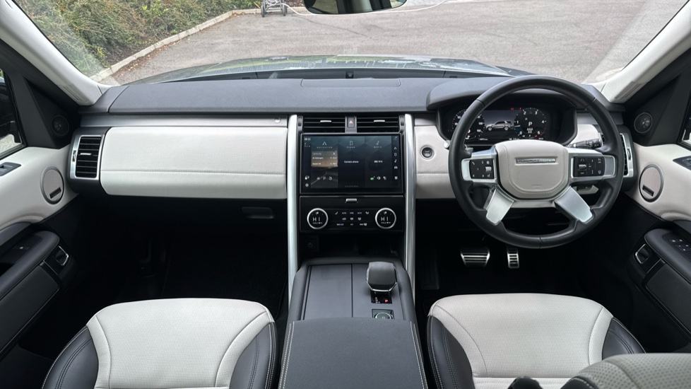 Land Rover Discovery 3.0 D350 Dynamic HSE 5dr Auto Diesel Station Wagon - Image 9