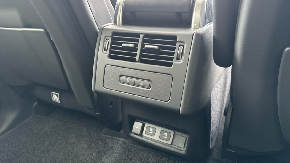 Land Rover Discovery 3.0 D350 Dynamic HSE 5dr Auto Diesel Station Wagon - Image 18