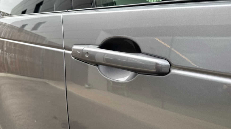 Land Rover Discovery 3.0 D350 Dynamic HSE 5dr Auto Diesel Station Wagon - Image 21