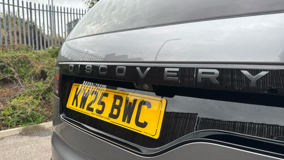 Land Rover Discovery 3.0 D350 Dynamic HSE 5dr Auto Diesel Station Wagon - Image 25