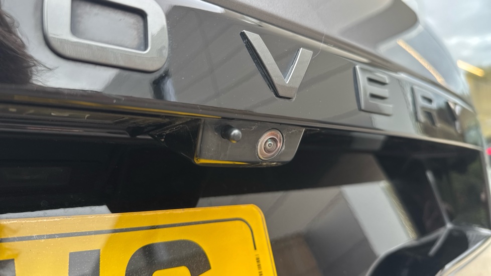 Land Rover Discovery 3.0 D350 Dynamic HSE 5dr Auto Diesel Station Wagon - Image 26
