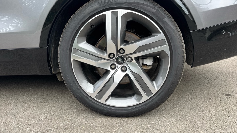 Land Rover Discovery 3.0 D350 Dynamic HSE 5dr Auto Diesel Station Wagon - Image 29