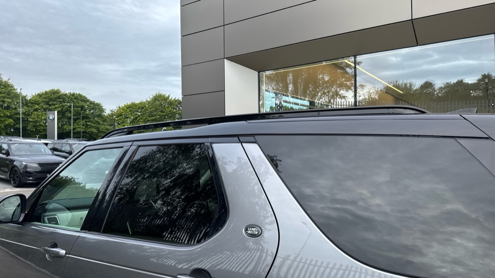 Land Rover Discovery 3.0 D350 Dynamic HSE 5dr Auto Diesel Station Wagon - Image 39