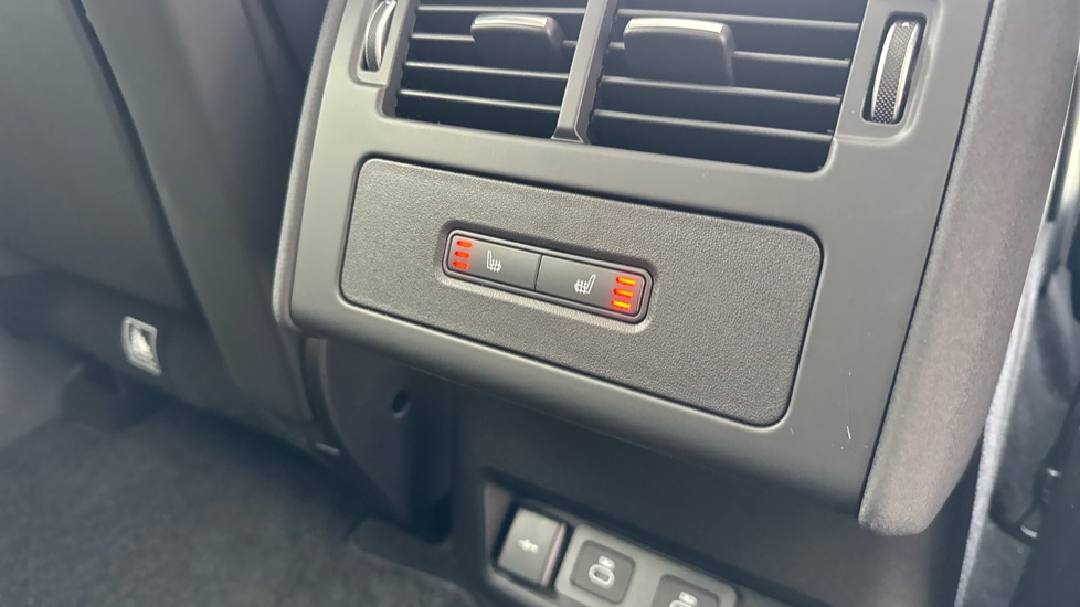 Land Rover Discovery 3.0 D350 Dynamic HSE 5dr Auto Diesel Station Wagon - Image 46