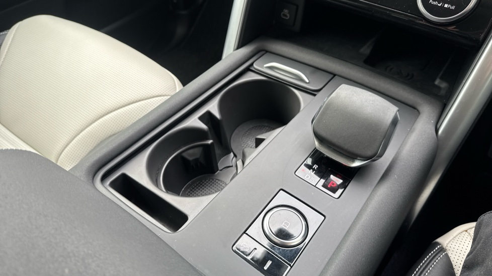 Land Rover Discovery 3.0 D350 Dynamic HSE 5dr Auto Diesel Station Wagon - Image 63