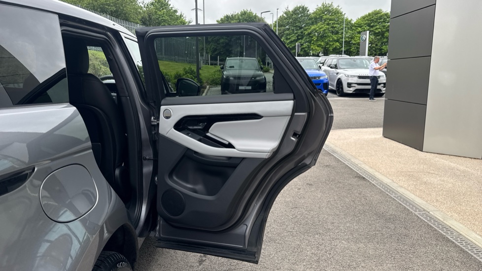 Land Rover Range Rover Evoque 2.0 D200 Autobiography 5dr Auto Diesel Hatchback - Image 39