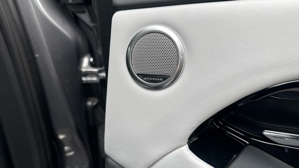 Land Rover Range Rover Evoque 2.0 D200 Autobiography 5dr Auto Diesel Hatchback - Image 40