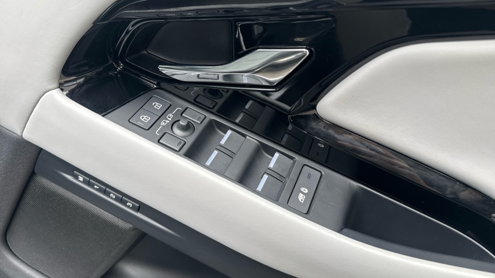 Land Rover Range Rover Evoque 2.0 D200 Autobiography 5dr Auto Diesel Hatchback - Image 45
