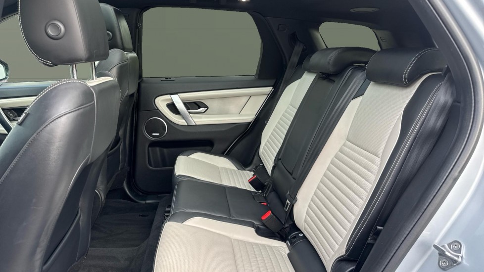 Land Rover Discovery Sport 1.5 P300e R-Dynamic HSE 5dr Auto [5 Seat] Station Wagon - Image 4