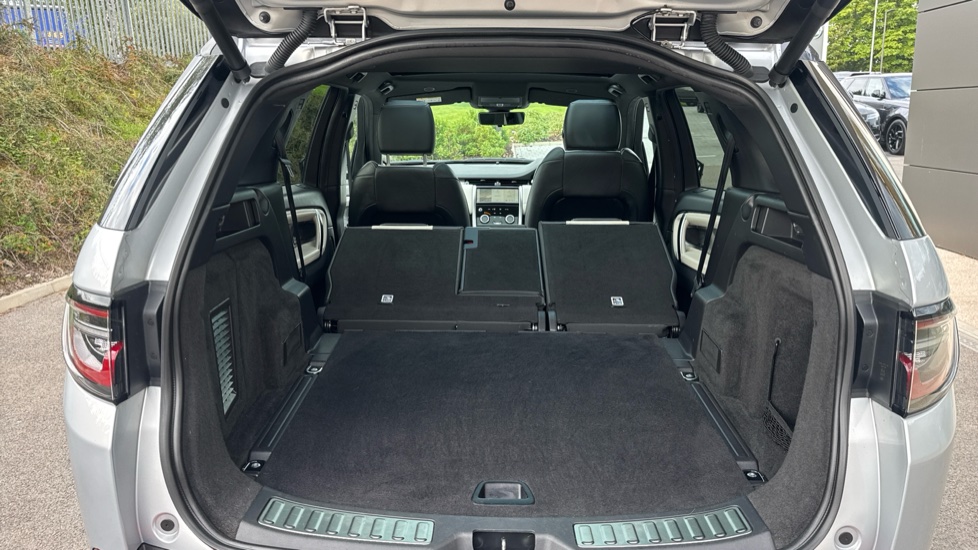 Land Rover Discovery Sport 1.5 P300e R-Dynamic HSE 5dr Auto [5 Seat] Station Wagon - Image 10