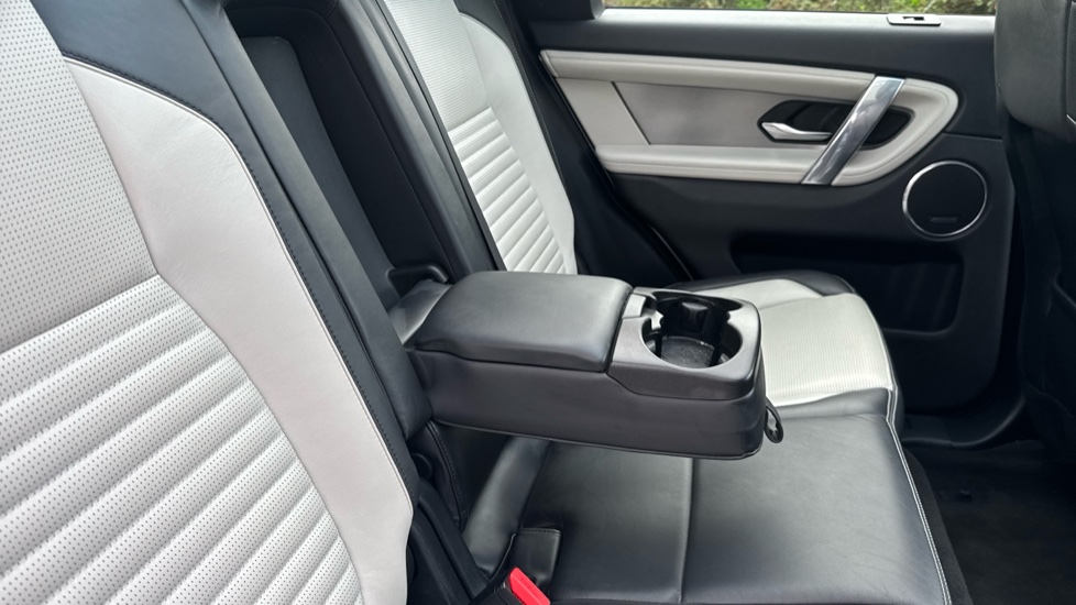 Land Rover Discovery Sport 1.5 P300e R-Dynamic HSE 5dr Auto [5 Seat] Station Wagon - Image 42